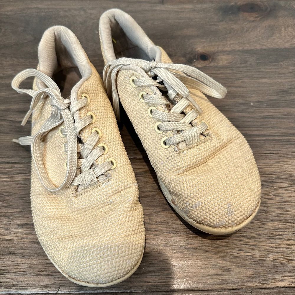 No Bull Cream Textured Lace Up Athletic Workout Sneakers - Size 6.5 - EUC